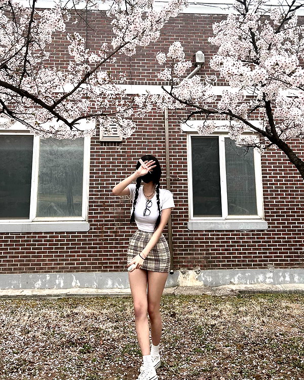 Archived image from @owol.xx on Instagram