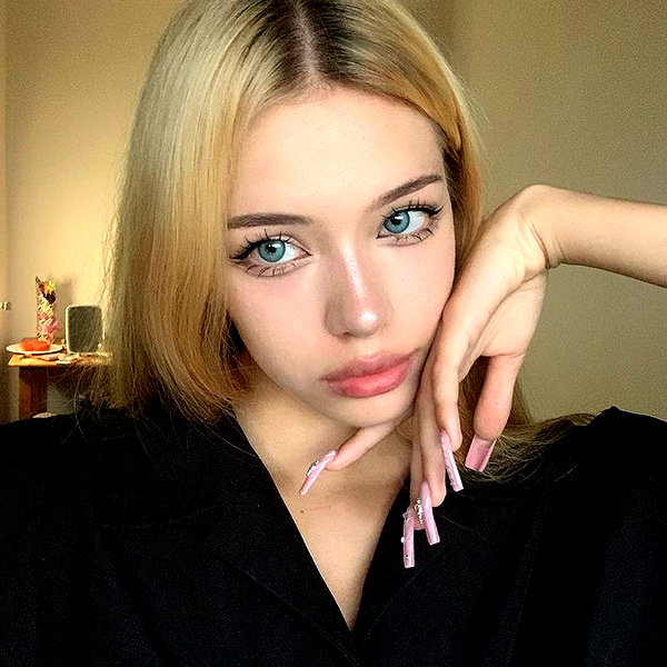 baddiesessence instagram image archive image