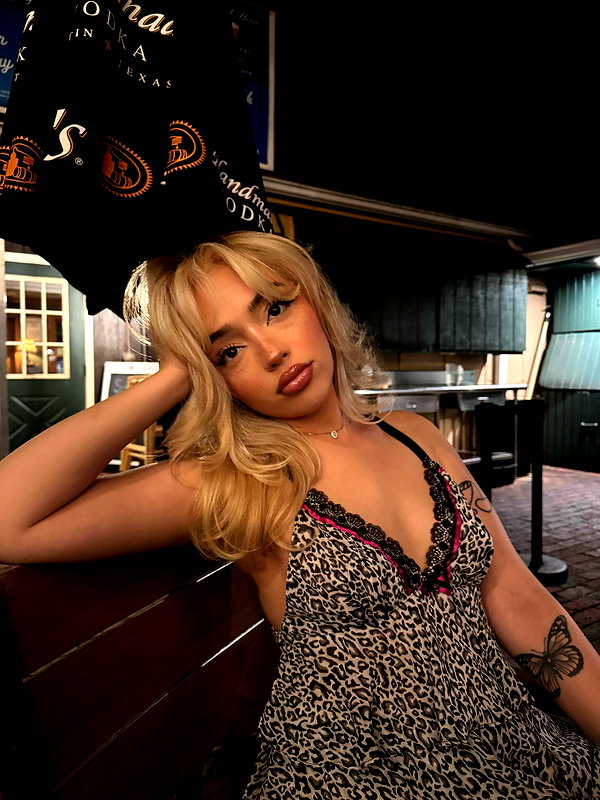 v.qx instagram image archive image