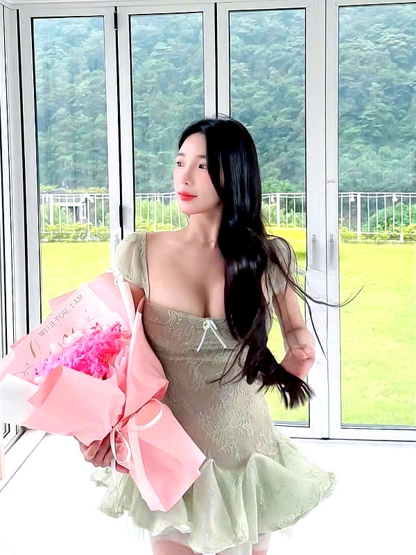lyhythuedoxinh instagram image archive image