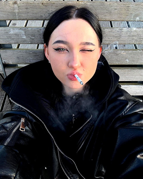 llofreaki instagram image archive image
