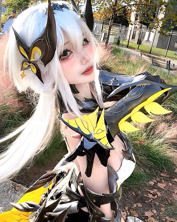 xier_cos instagram image archive image