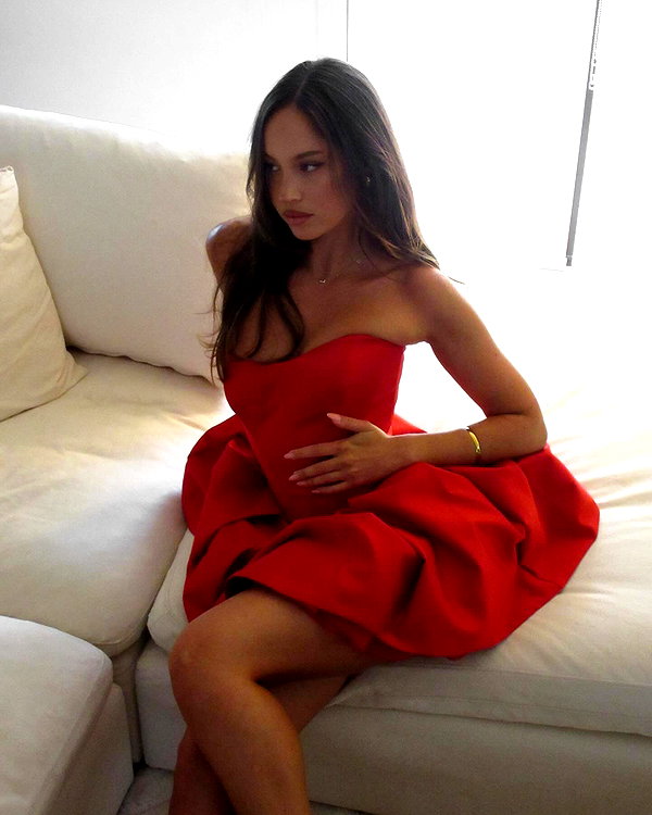olivia.mathers instagram image archive image