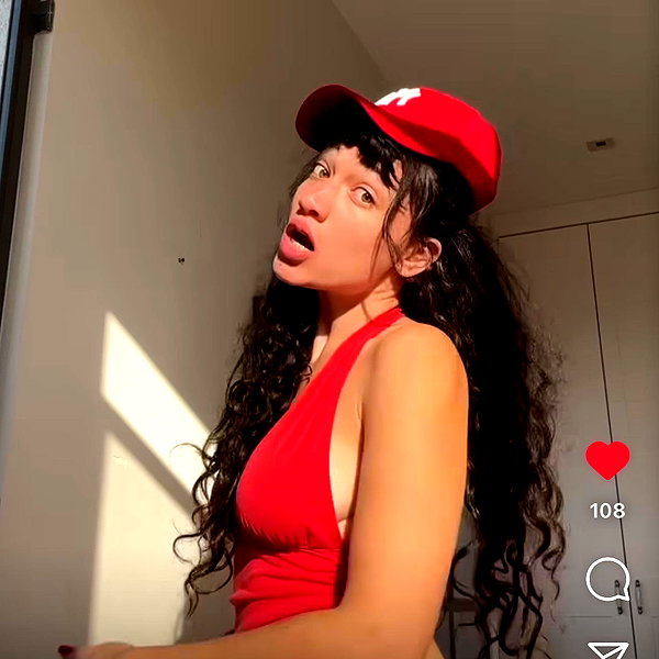 romi_henenson instagram image archive image