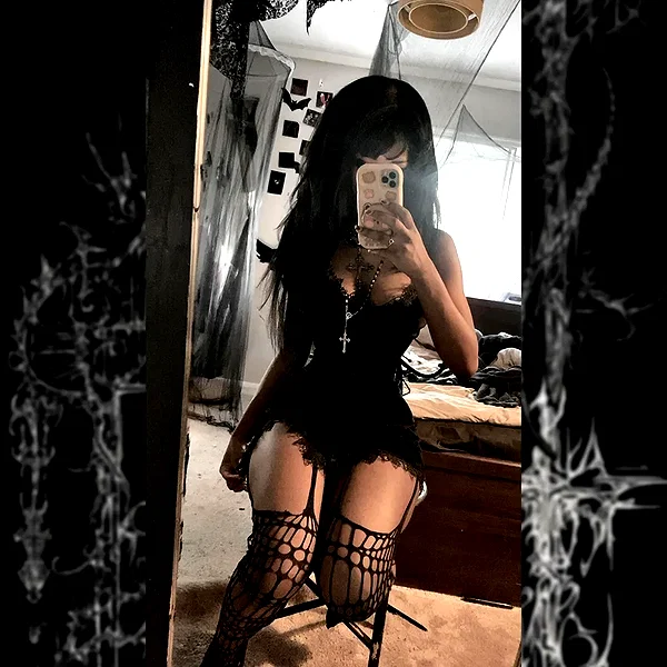 chica.niebla instagram image archive image