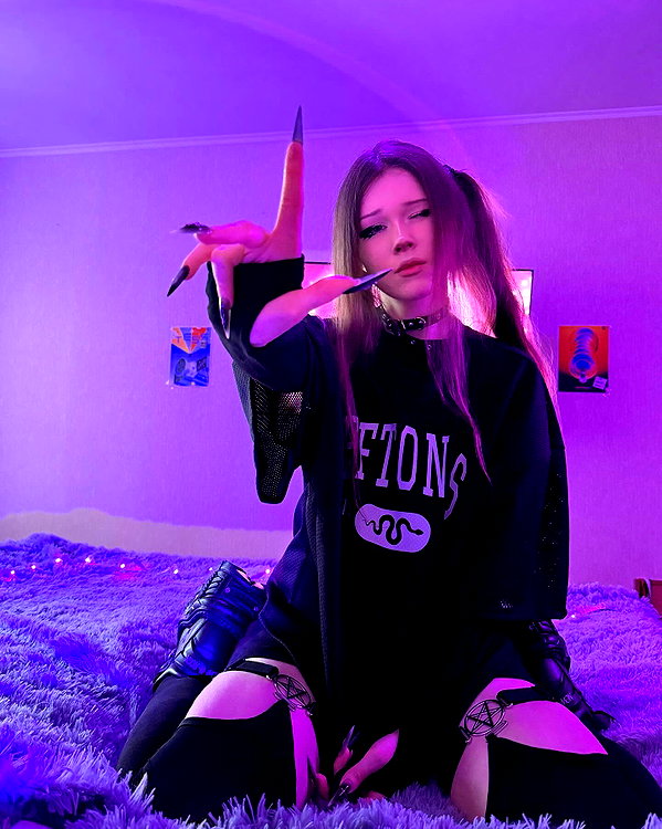 tiny.eviluv instagram image archive image