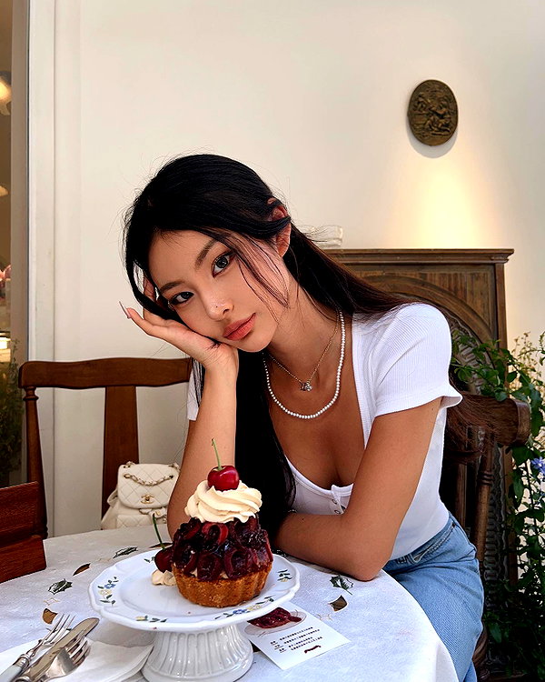 ll.lu1s instagram image archive image