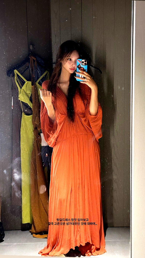 Archived image from @heroineseen on Instagram