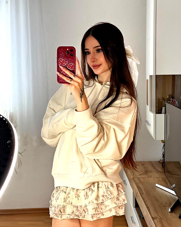 cata.leyah instagram image archive image
