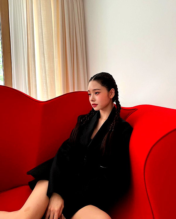 dear.zia instagram image archive image