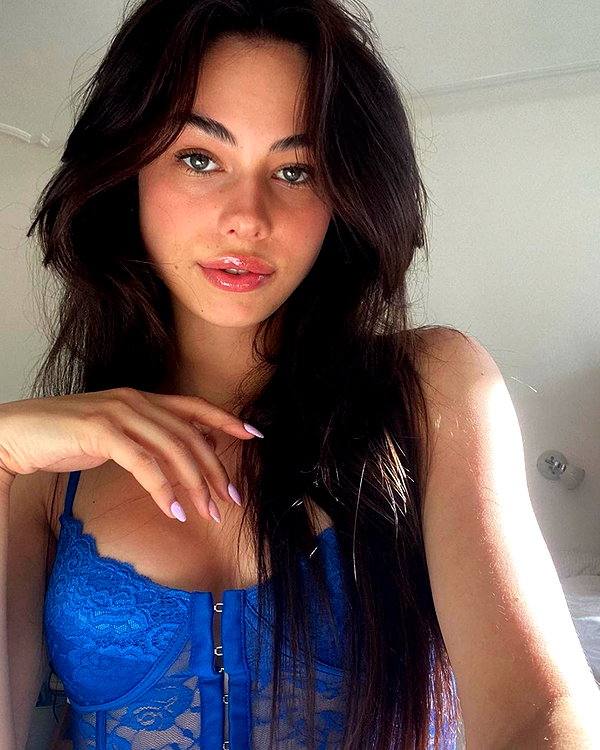baddiesessence instagram image archive image