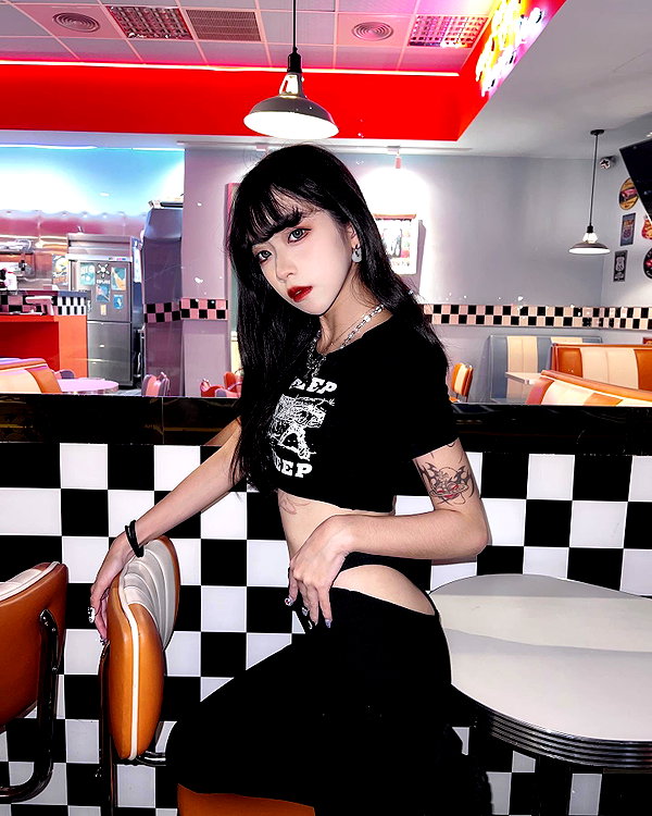 nixqq.425_ instagram image archive image