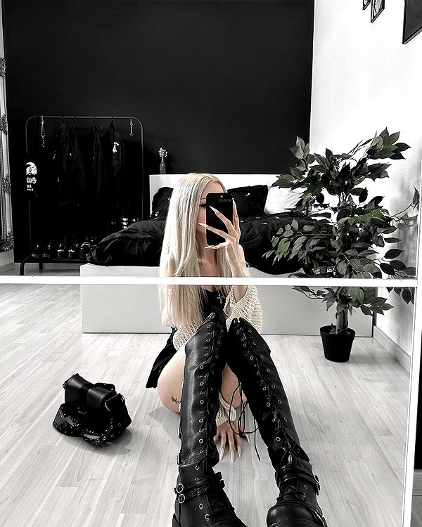 _lia.moon archive image
