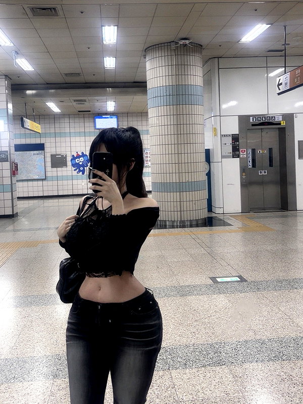 Archived image from @owol.xx on Instagram
