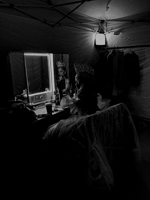 arianagrande instagram image archive image