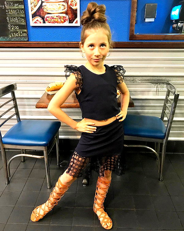 ellianawalmsley instagram image archive image