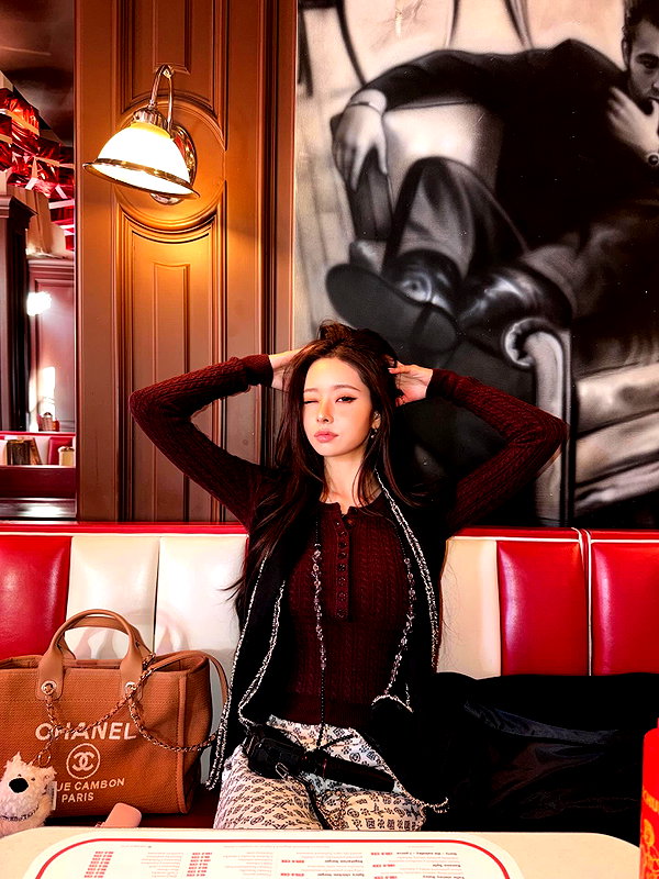 dear.zia instagram image archive image