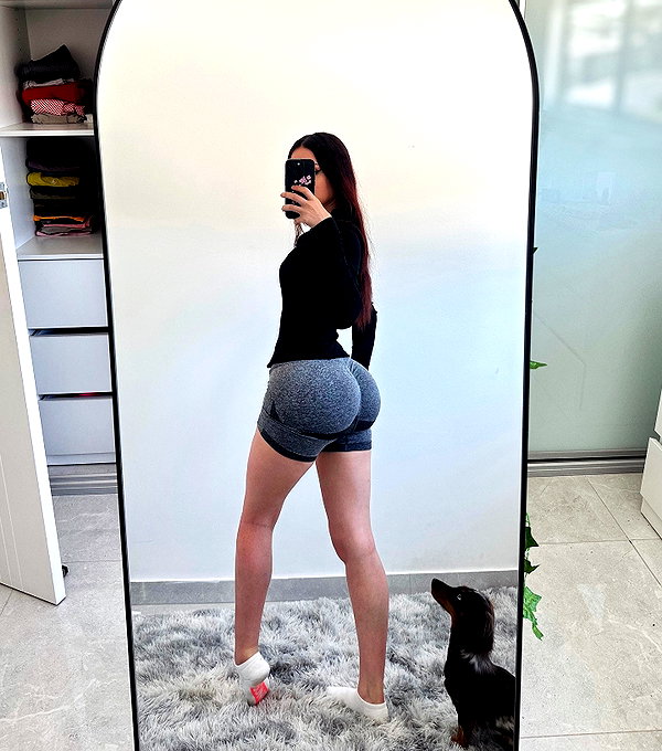 Archived image from @mellyplease on Instagram