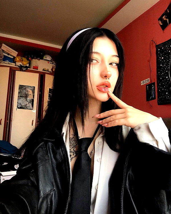 madamist_ instagram image archive image
