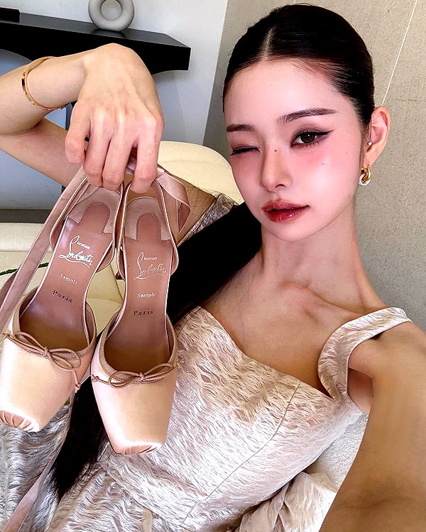 dear.zia instagram image archive image