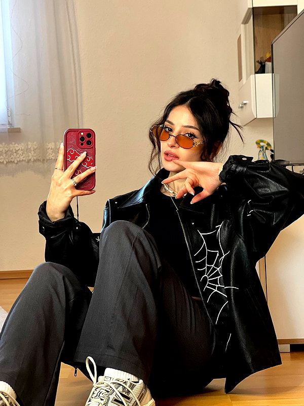 cata.leyah instagram image archive image