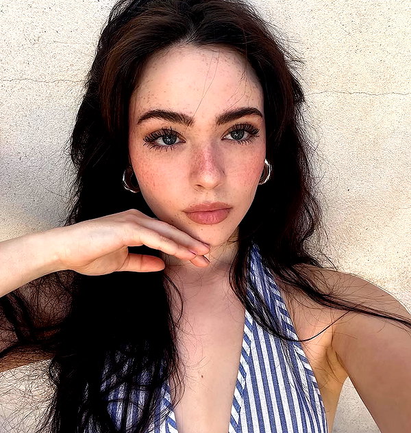 baddiesessence instagram image archive image