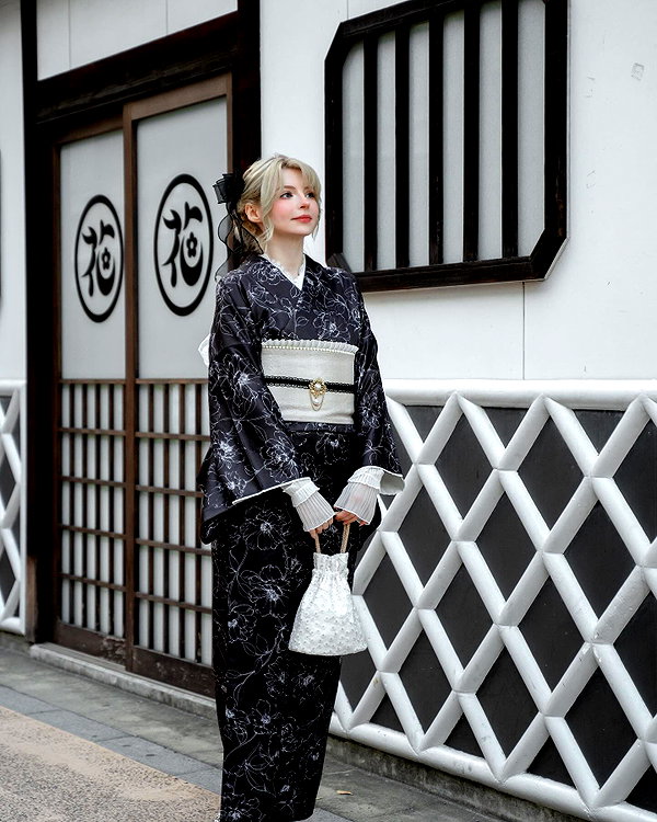 peachmilky_ instagram image archive image