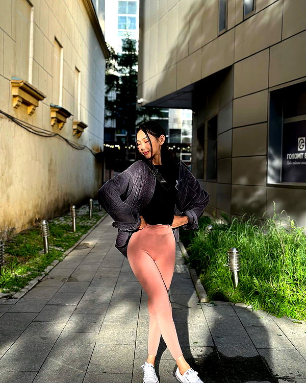 indra0102_ instagram image archive image