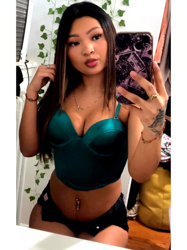 mishel_.gomez._18 instagram image archive image