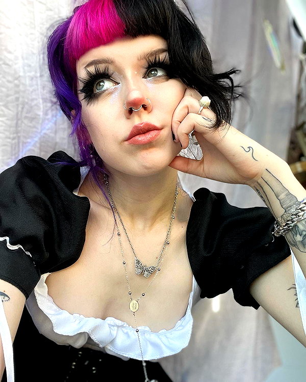 yeahimcaroline instagram image archive image