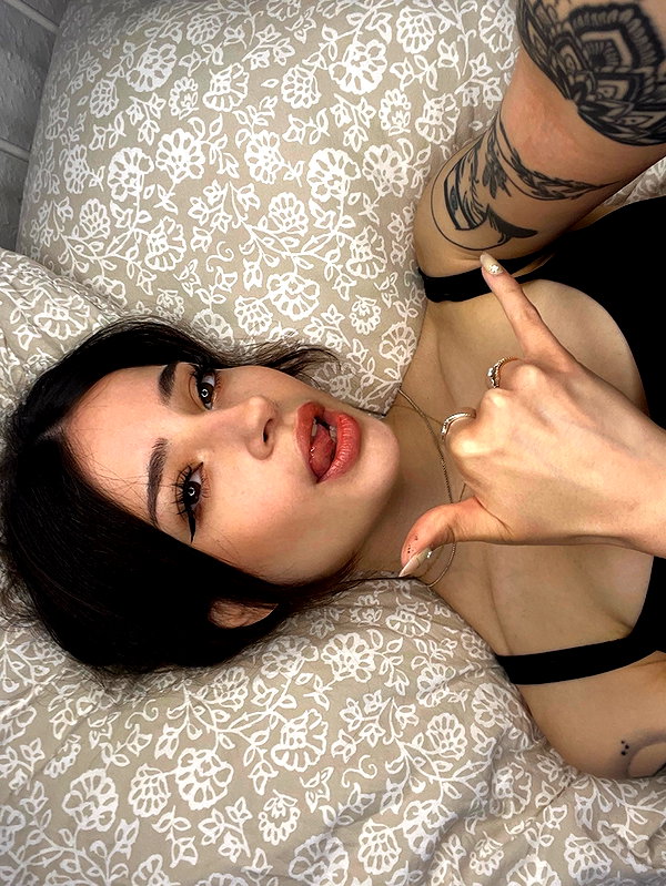 cata.leyah instagram image archive image