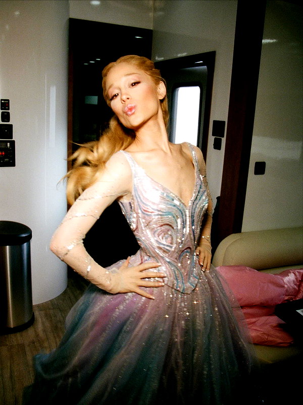 arianagrande instagram image archive image