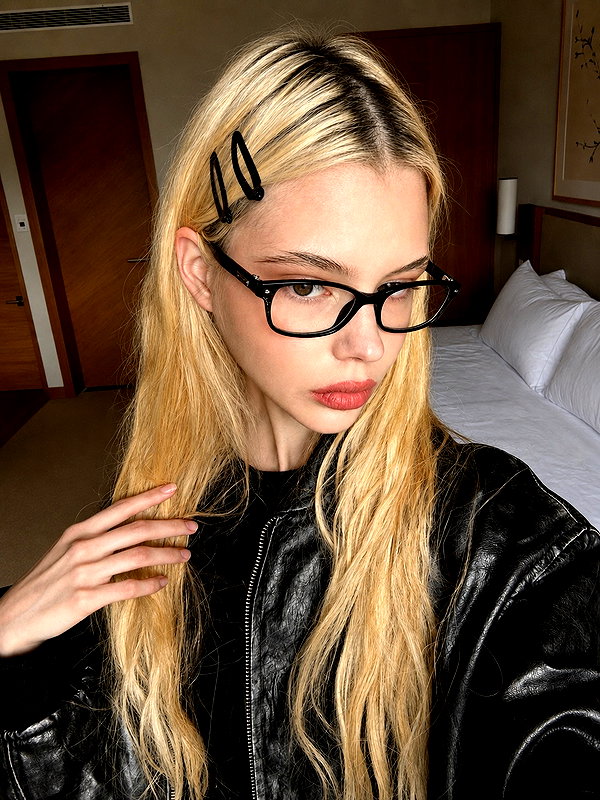 alisen.mari instagram image archive image
