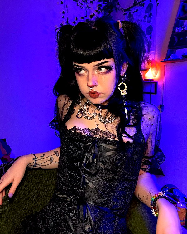yeahimcaroline instagram image archive image