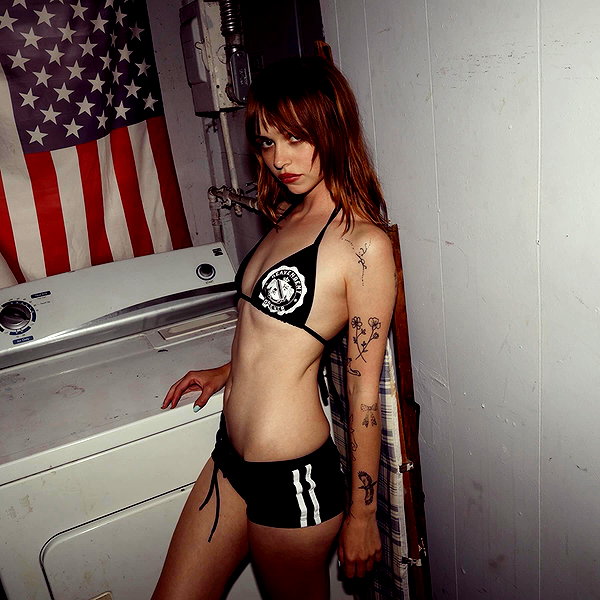 Archived image from @lolabllue on Instagram