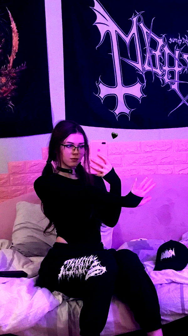 tiny.eviluv instagram image archive image