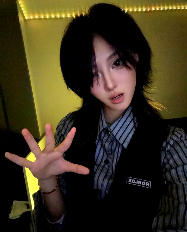 esnioughxx._y2 instagram image archive image