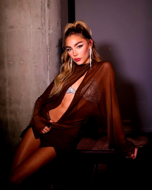 maya.keyy instagram image archive image