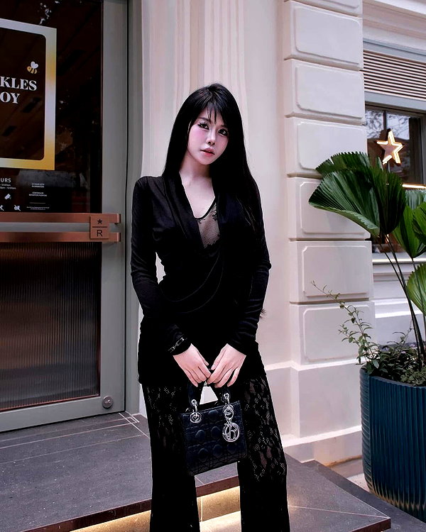 lyhythuedoxinh instagram image archive image