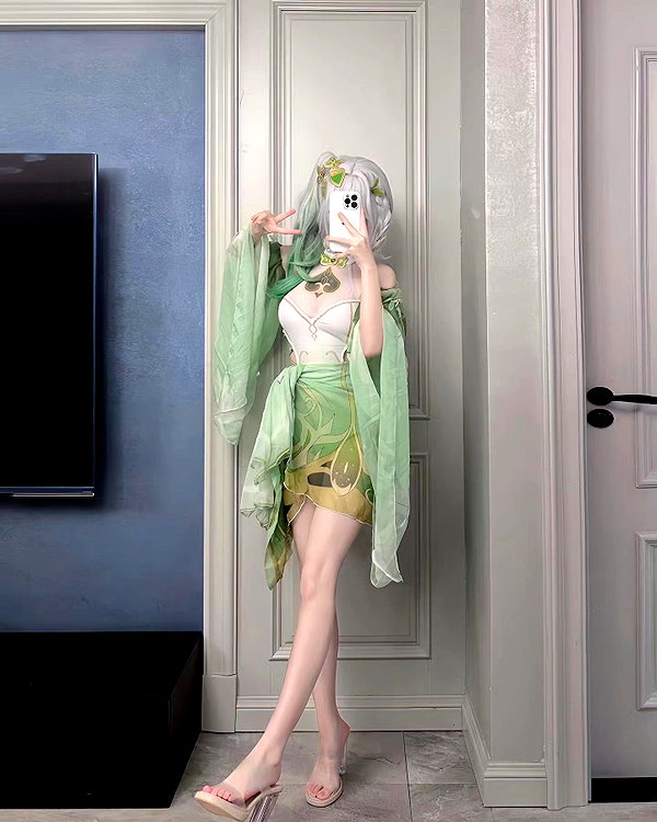 gallery_cosplayer instagram image archive image