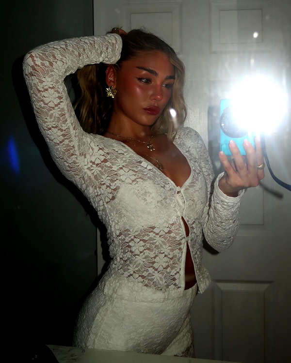 maya.keyy instagram image archive image