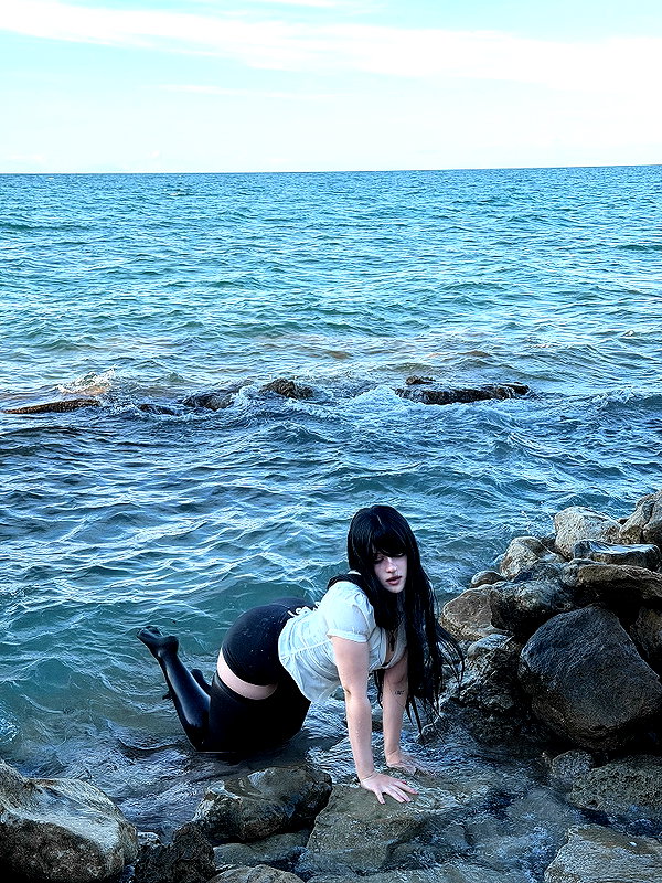 andasrose instagram image archive image