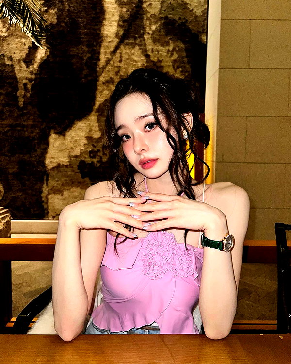 dear.zia instagram image archive image