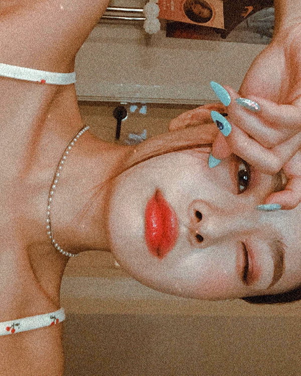 dear.zia instagram image archive image