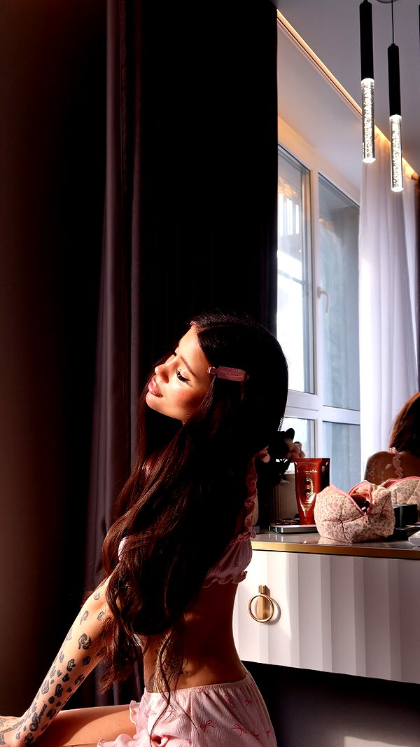 meleeva instagram image archive image