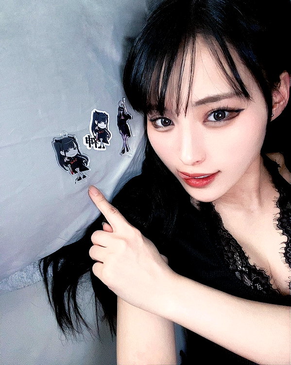 yamikumo_leisa instagram image archive image
