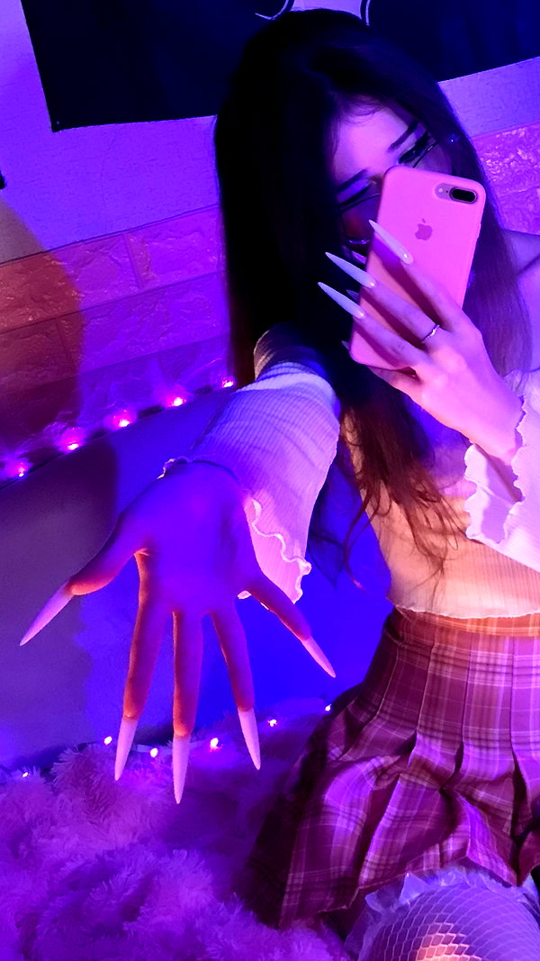 tiny.eviluv instagram image archive image