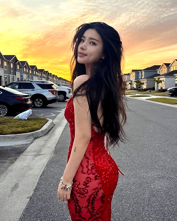 baddiesessence instagram image archive image