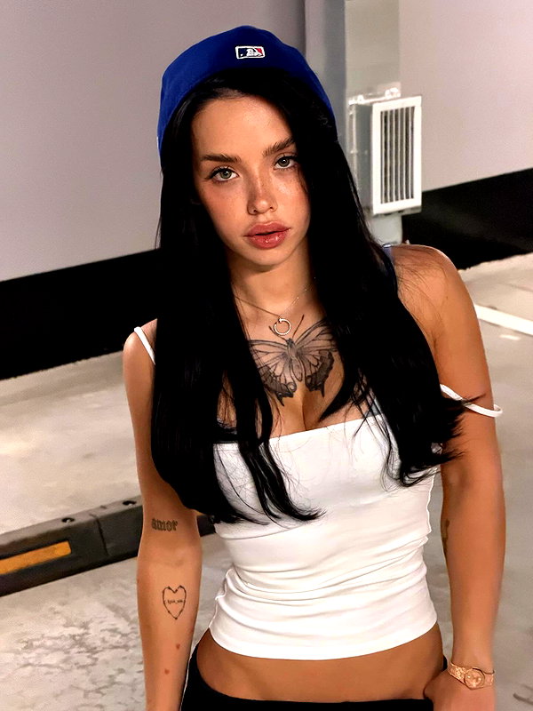 lyna_com2000 instagram image archive image