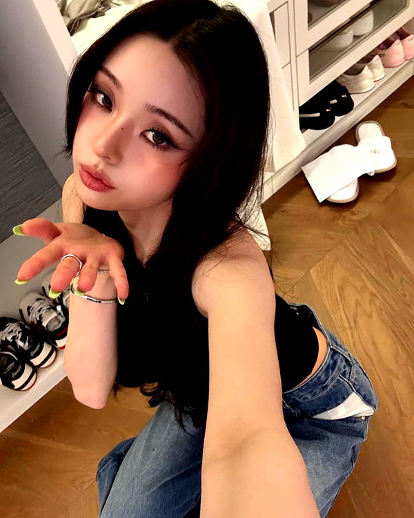 dear.zia instagram image archive image